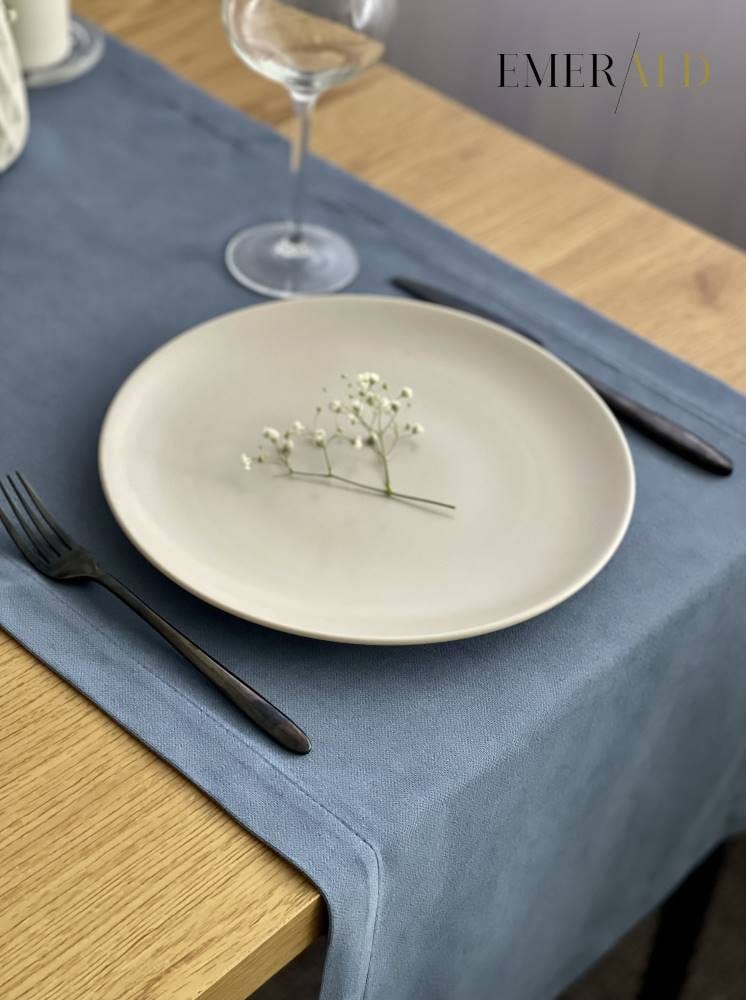 undefined EmeraldLT Dūminės mėlynos spalvos veliūrinis pietų stalo takelis  EmeraldLT.