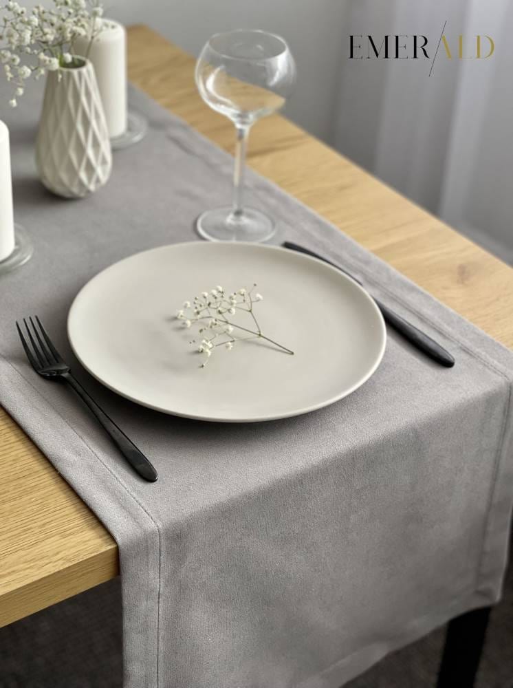 undefined EmeraldLT Pilkos spalvos veliūrinis pietų stalo takelis  EmeraldLT.