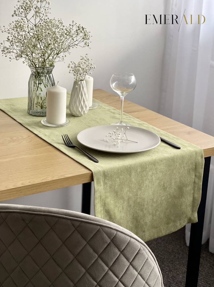 undefined EmeraldLT Alyvuogių spalvos veliūrinis pietų stalo takelis  EmeraldLT.