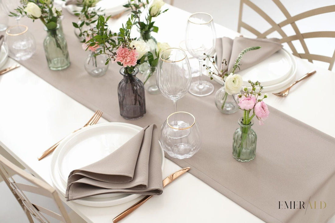 Kakavinis stalo takelis ir servetėlės