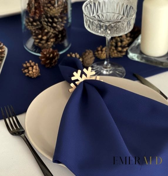 Dekoratyvine snaige serveteliu serviravimui