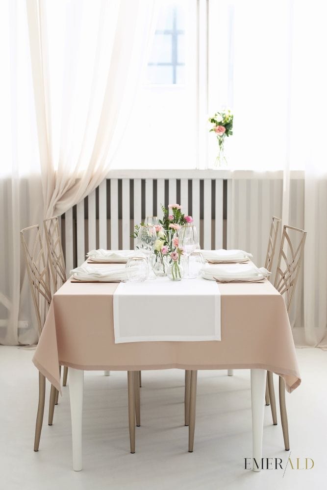 Pieno baltumo stalo takelis