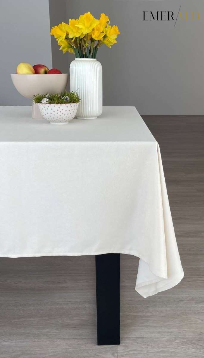 Pieno baltos spalvos veliūrinė staltiesė