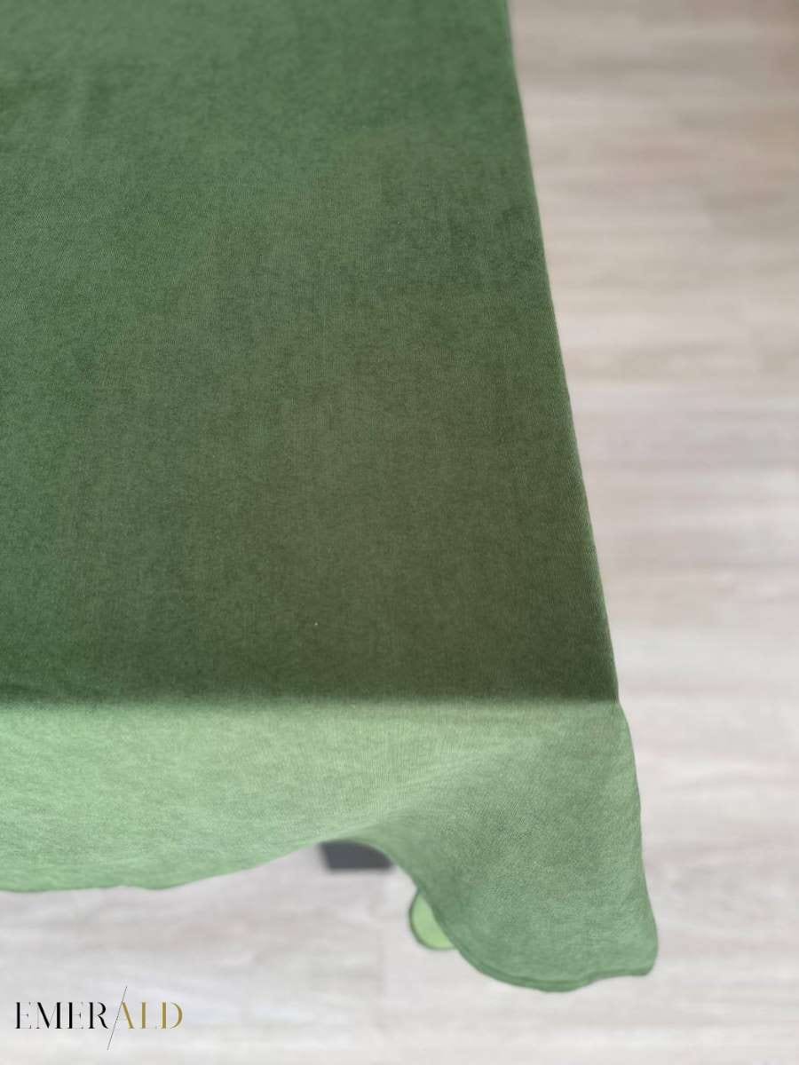 Samanų spalvos veliūrinė staltiesė