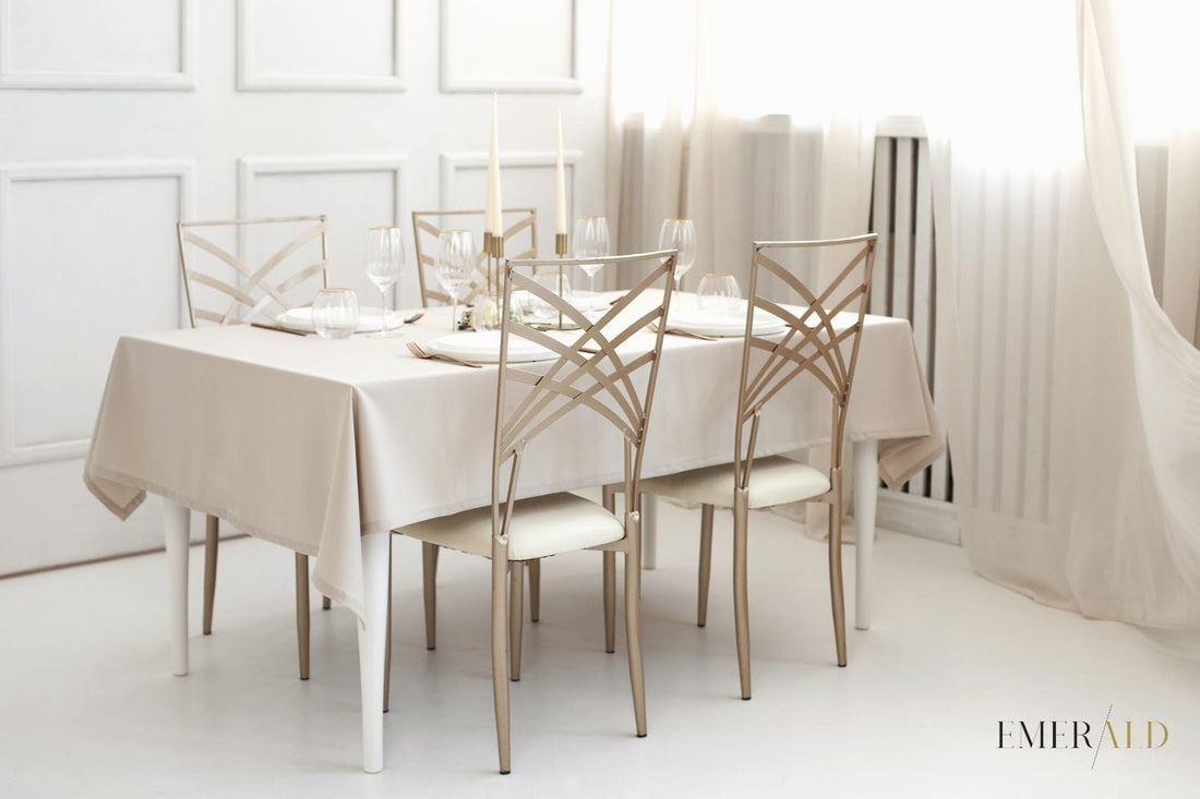 Smelio spalvos staltiese