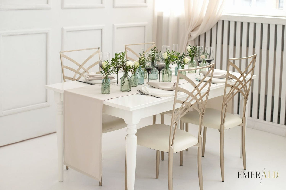 Smėlio spalvos stalo takelis