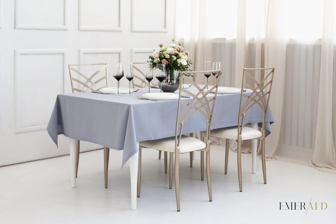 klasikines sviesiai pilka staltiese