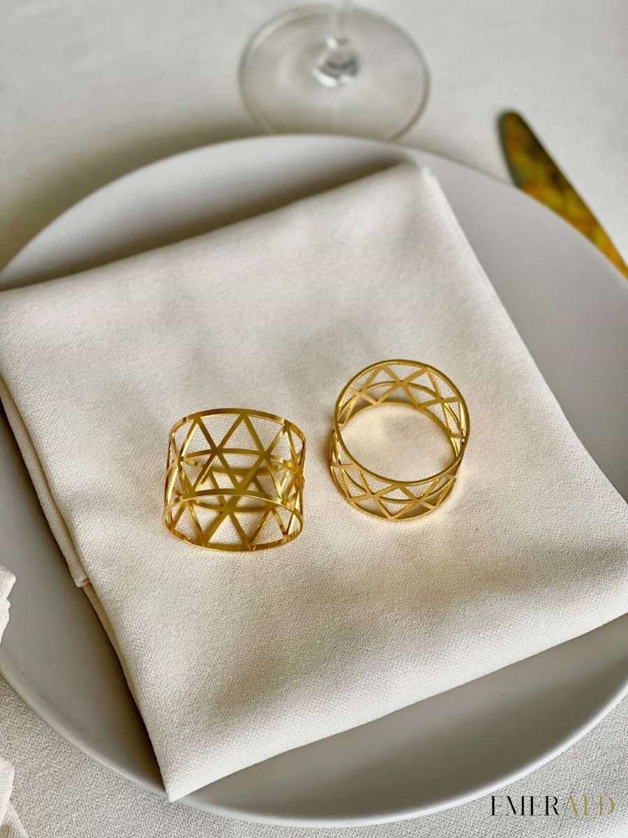 Pieno baltos spalvos matinio veliuro servetėlės