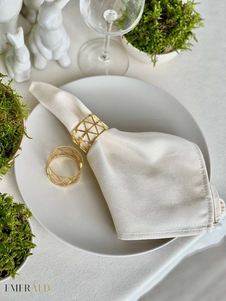 Pieno baltos spalvos matinio veliuro servetėlės