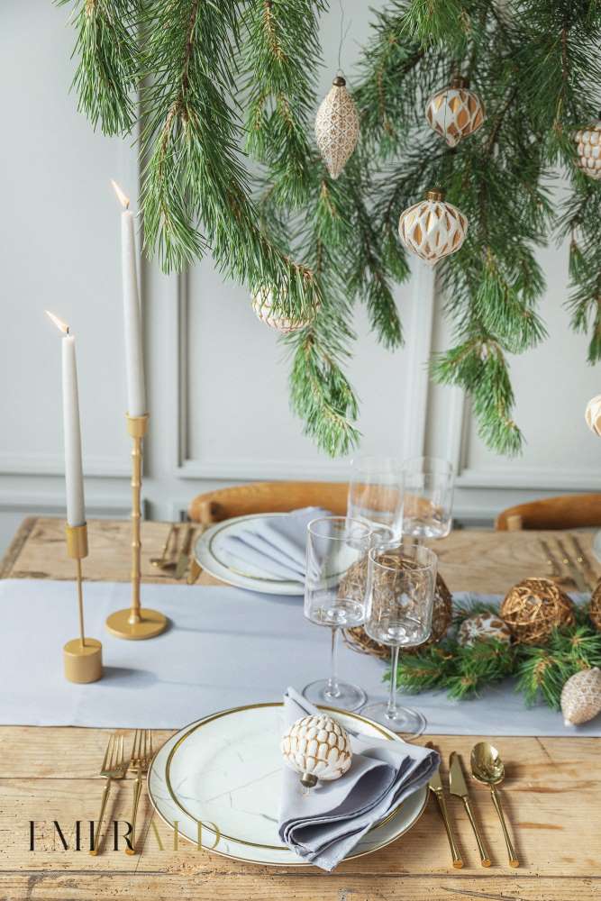 Kaledinis pilkas stalo takelis