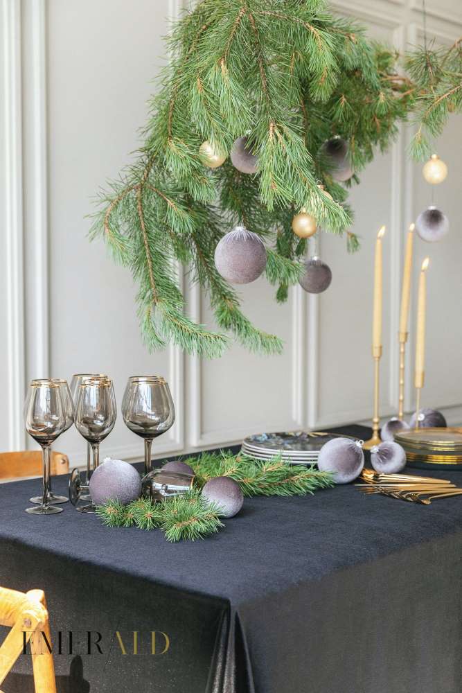 pilkas egles dekoras