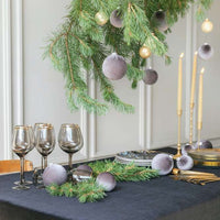 pilkas egles dekoras