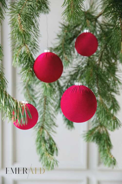 Bordo spalvos Klalėdiniai žaisliukai