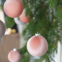 pelenu rozines kaledu dekoracijos