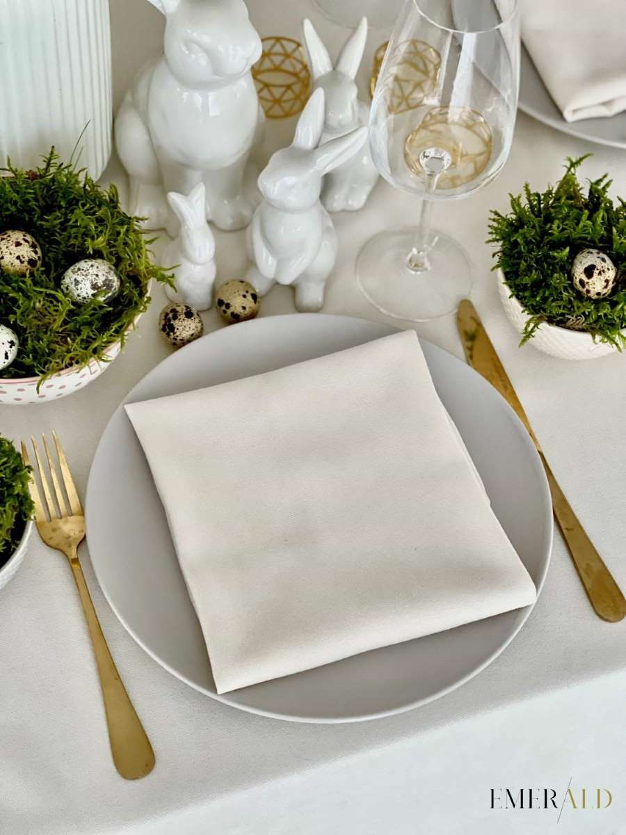 Pieno baltos spalvos matinio veliuro servetėlės