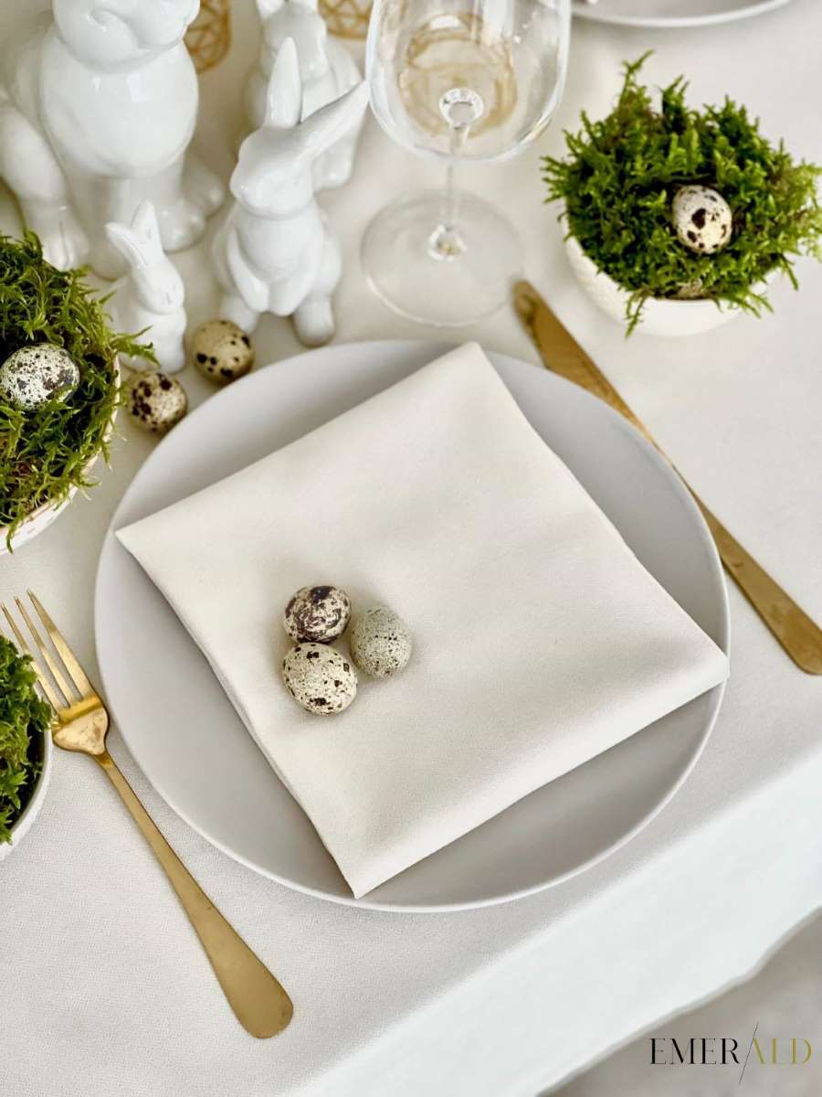 Pieno baltos spalvos matinio veliuro servetėlės