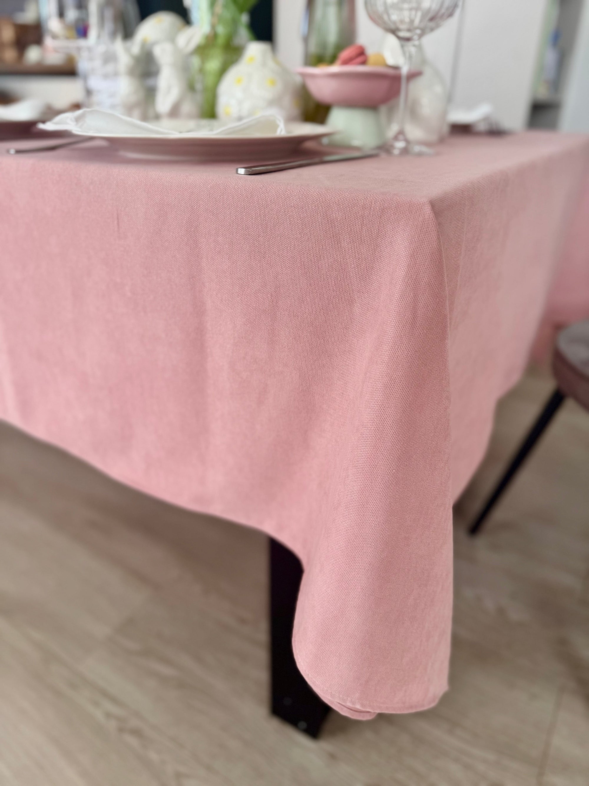 Staltiesė „Rožinis švelnumas“ –romantiškas prisilietimas prie Jūsų stalo