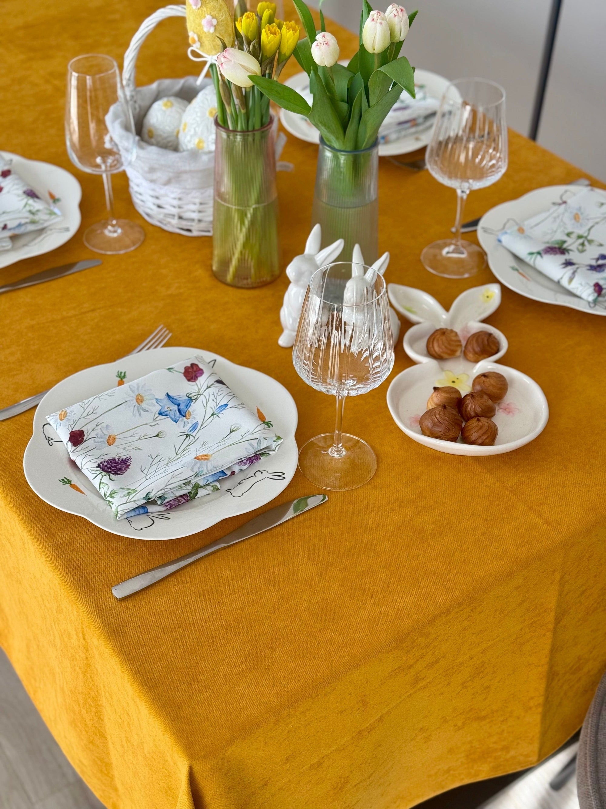 Staltiesė „Garstyčių šiluma“ – matinio veliūro jaukumas jūsų stalui