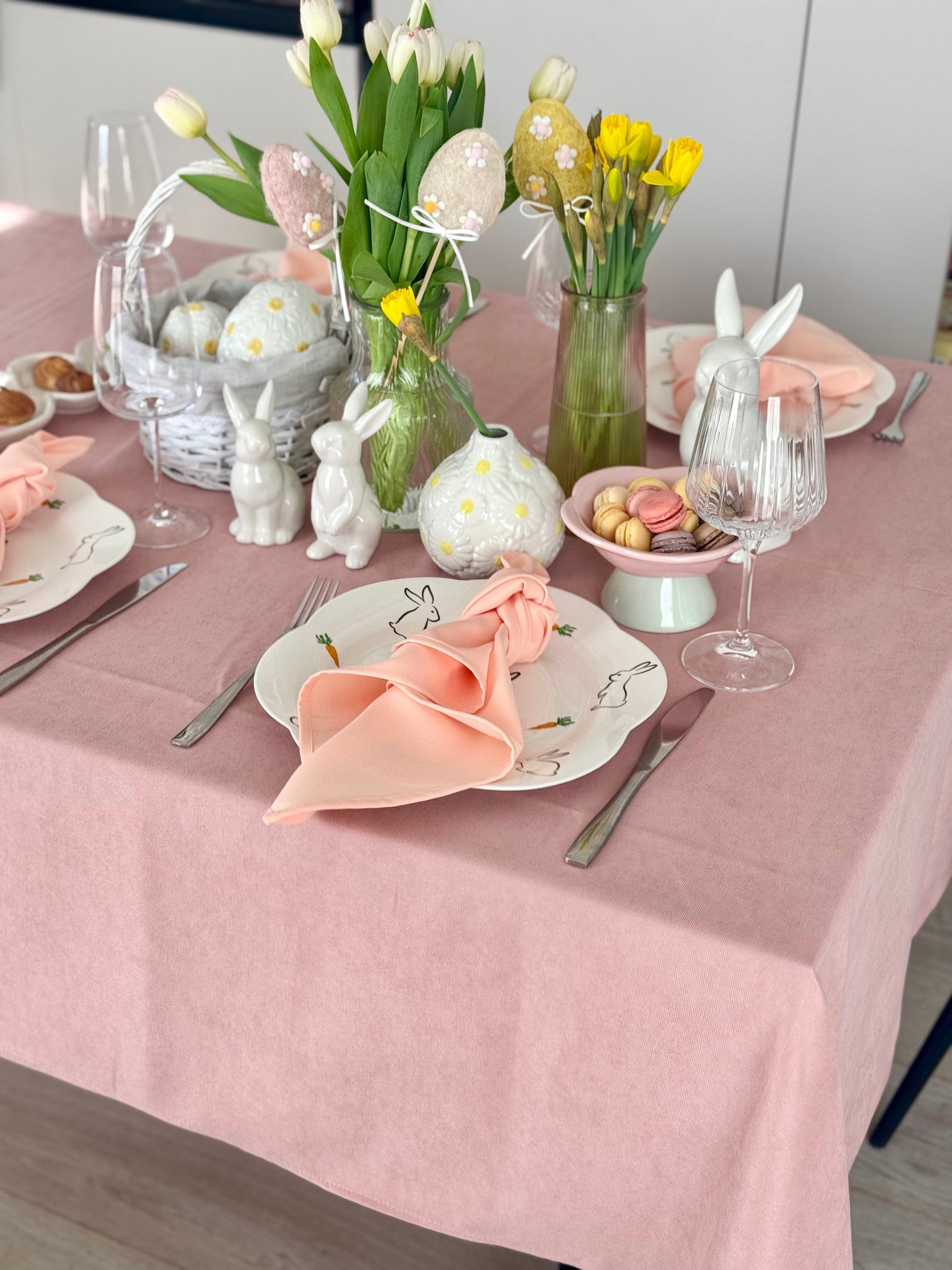 Staltiesė „Rožinis švelnumas“ –romantiškas prisilietimas prie Jūsų stalo