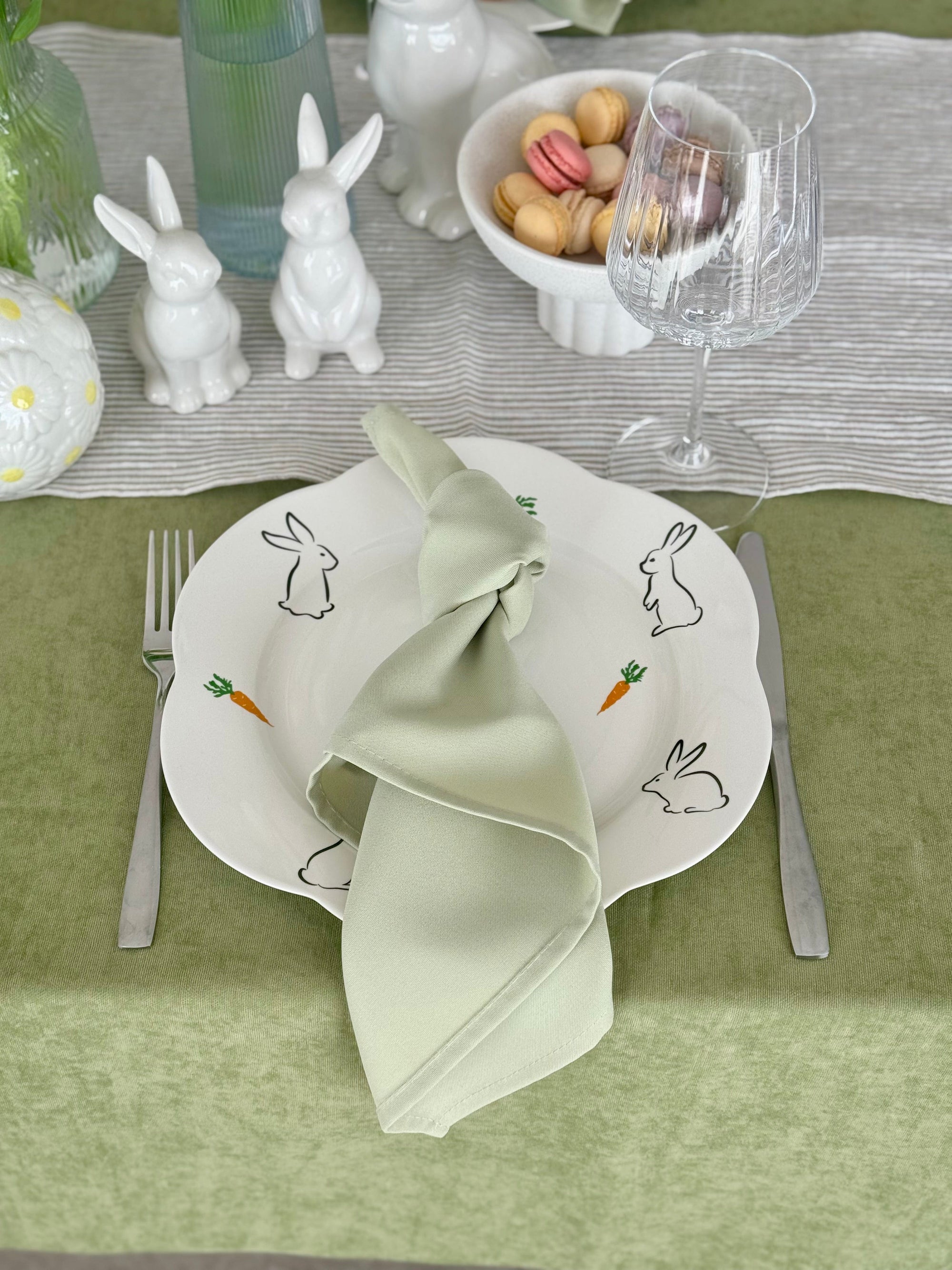 Pistacijų spalvos banketinė staltiesė (matinis veliūras)