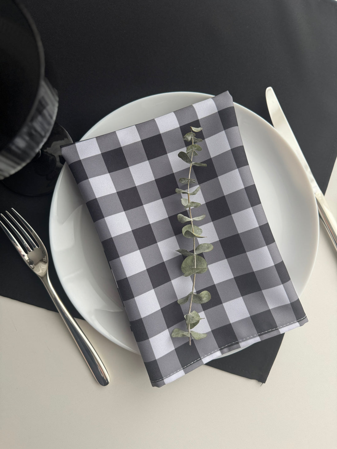 LANGUOTOS JUODOS servetėlės