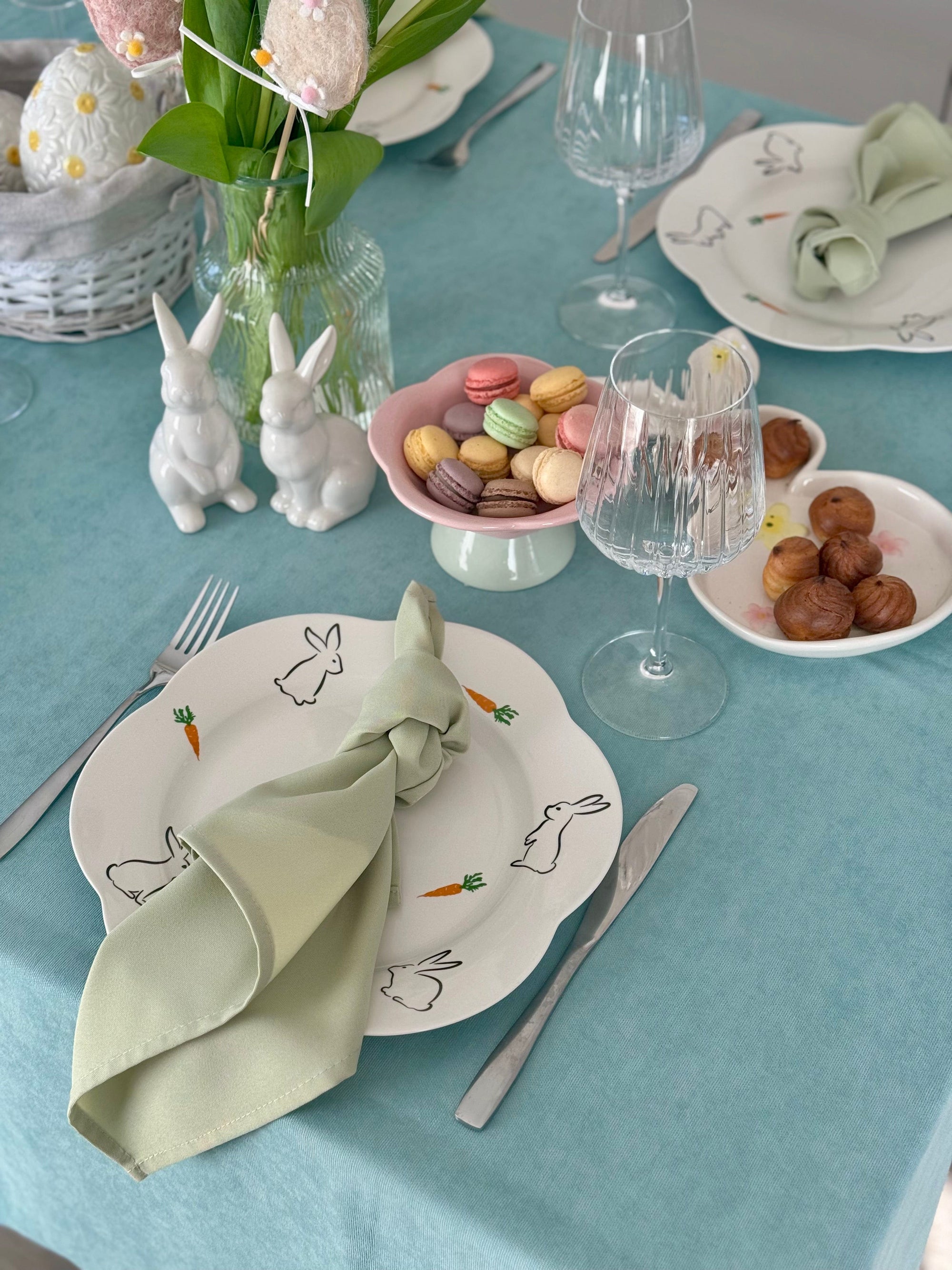 Staltiesė “Mėtinė gaiva” matinio veliūro – pavasario gaiva Jūsų namams