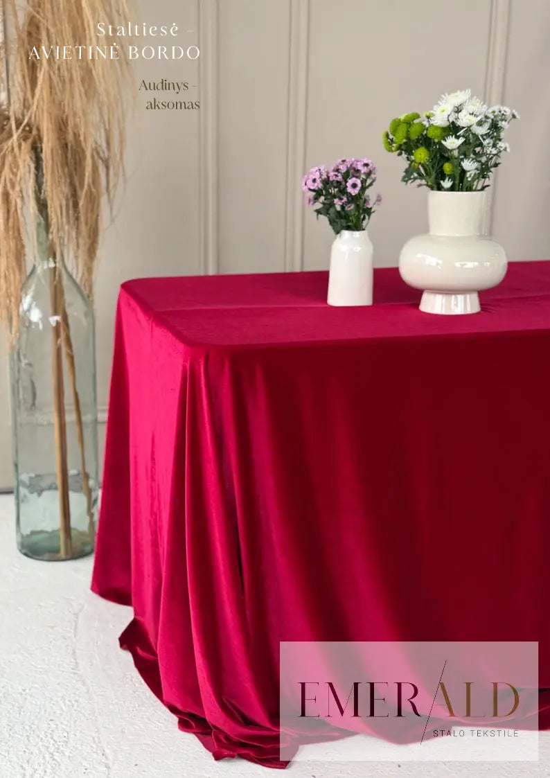 Avietinės bordo spalvos banketinė staltiesė (aksomas)