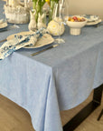Staltiesė „Žydra ramybė“ – švelnus veliūro stilius Jūsų stalui