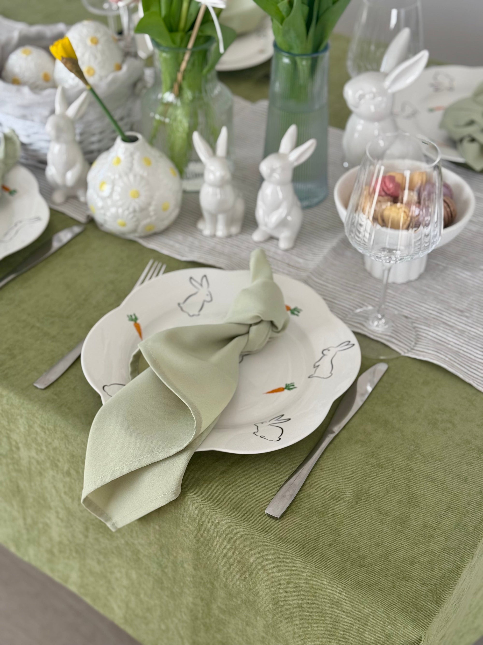 Pistacijų spalvos banketinė staltiesė (matinis veliūras)