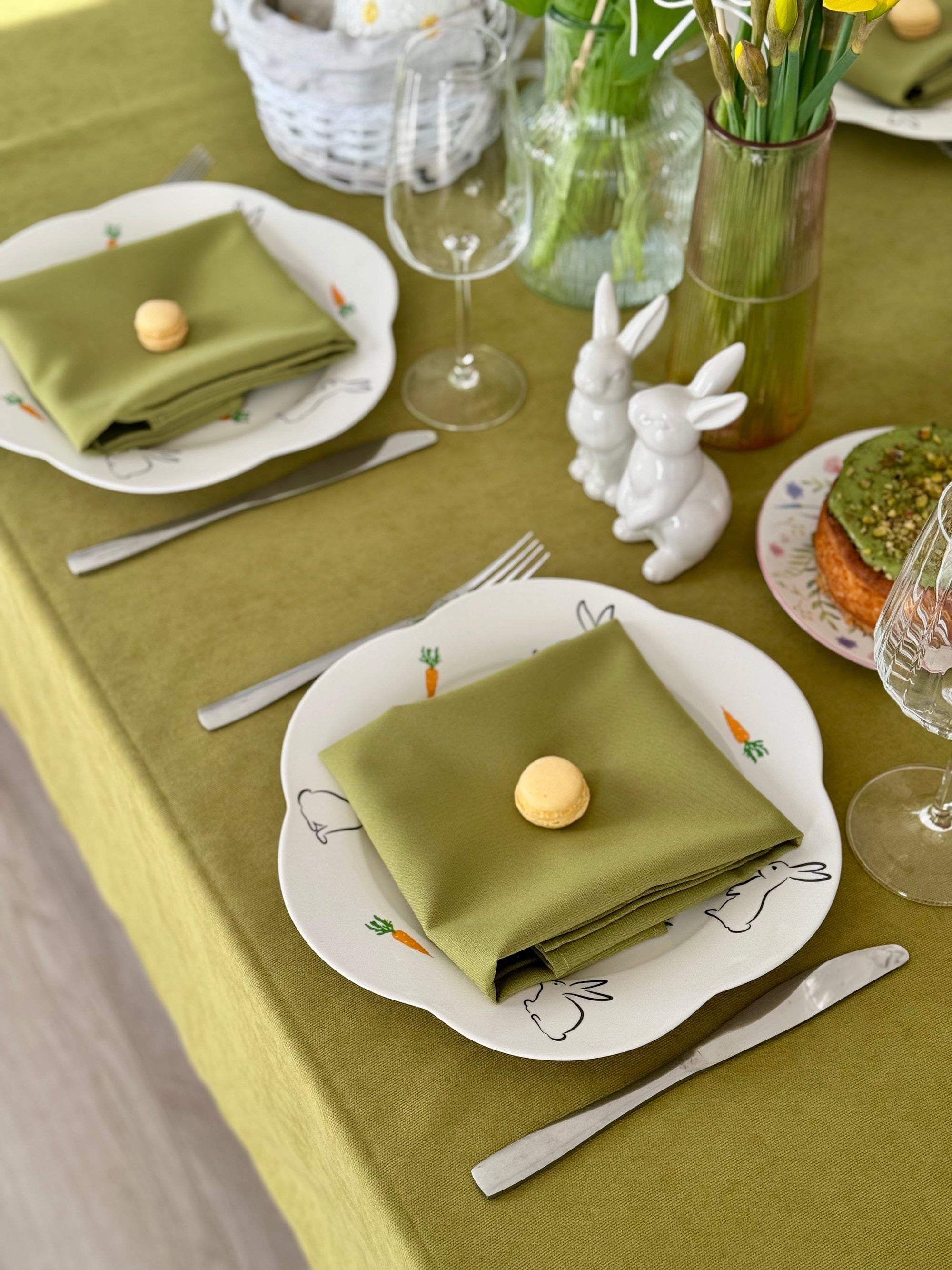 Staltiesė „Alyvuogių sodas“ – žemės tonų elegancija iš matinio veliūro