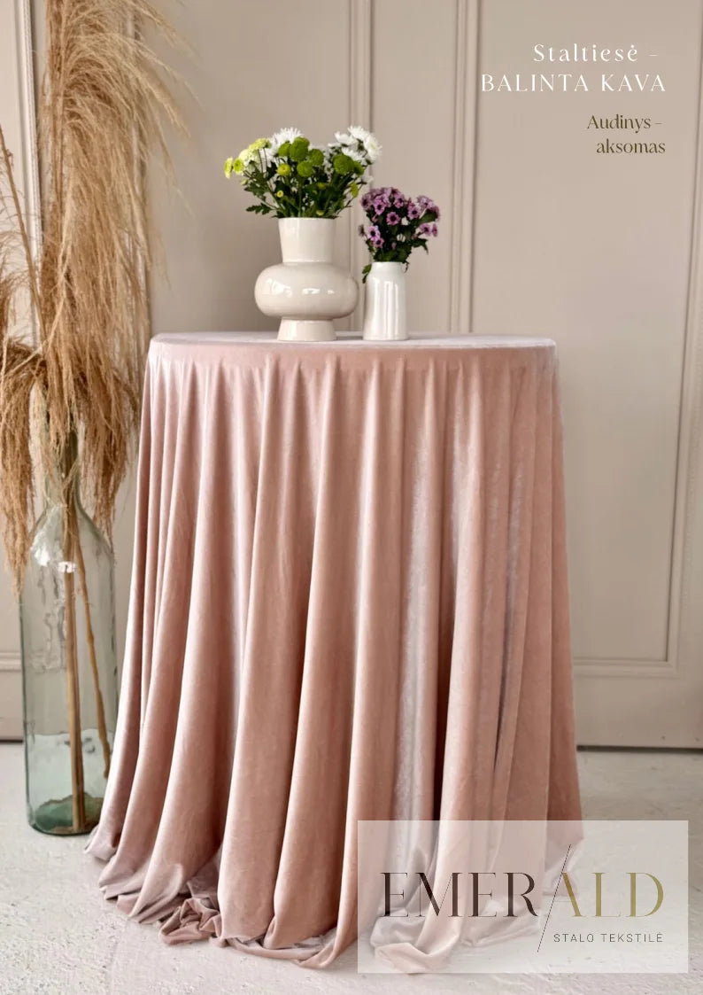 Balintos kavos spalvos banketinė staltiesė (aksomas)