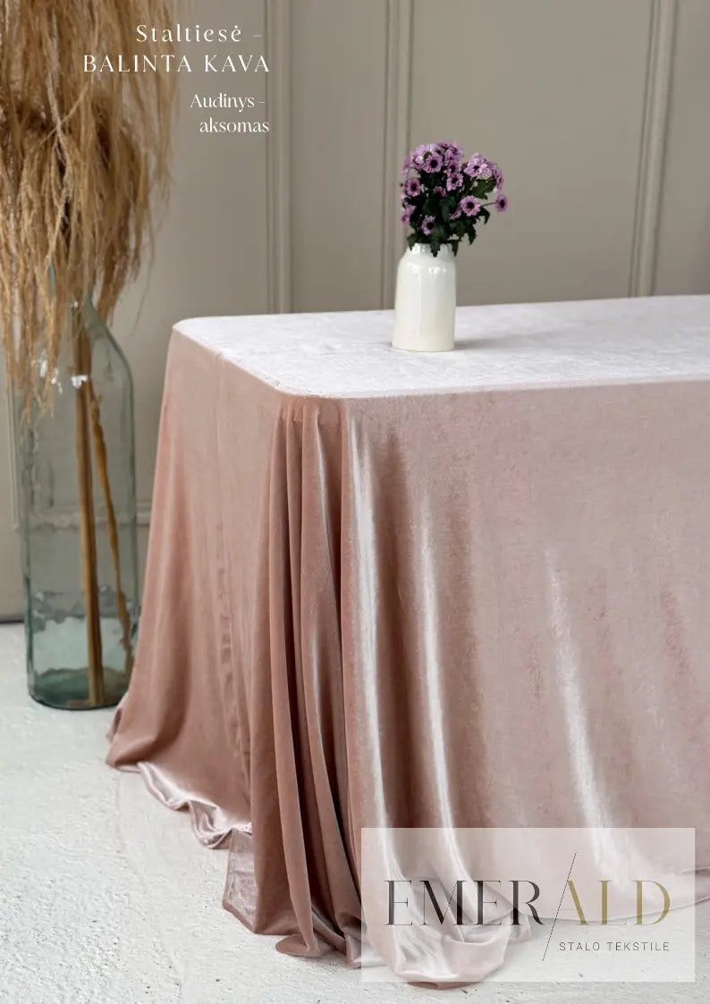 Balintos kavos spalvos banketinė staltiesė (aksomas)
