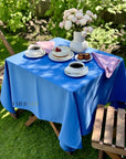Dangaus mėlynos spalvos staltiesė