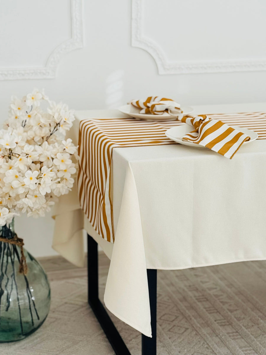 Garstyčių ir pieno baltos spalvos takelio bei servetėlių komplektas