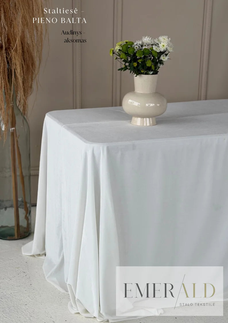 Pieno baltos spalvos banketinė staltiesė (aksomas)