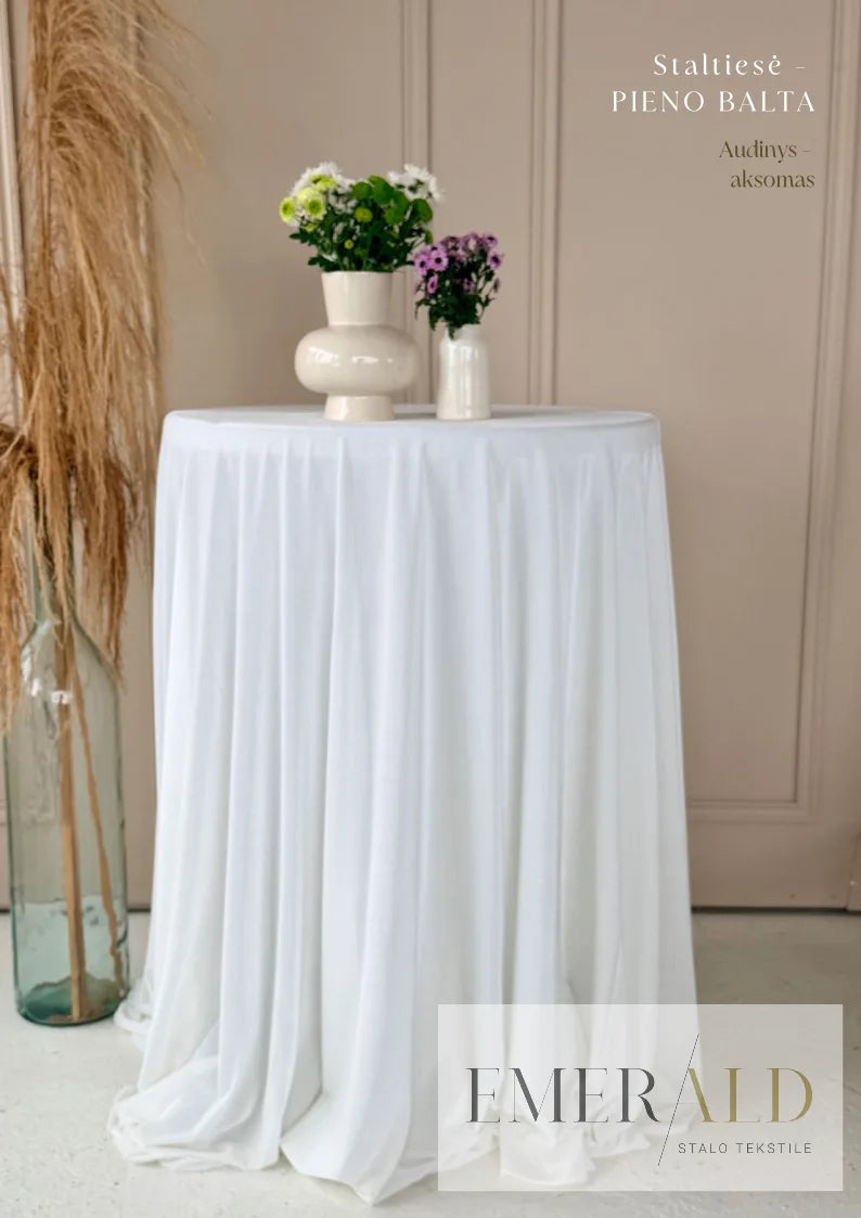 Pieno baltos spalvos banketinė staltiesė (aksomas)