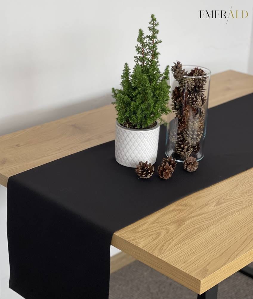 Juodos spalvos stalo takelis Kaledoms