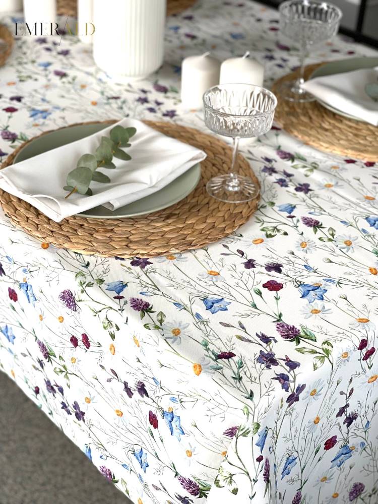 "Pievų gėlės" staltiesė