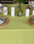 Šviesiai žalia staltiesė