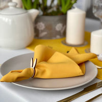 Aksominis Geltonos spalvos stalo takelis ir servetėlės