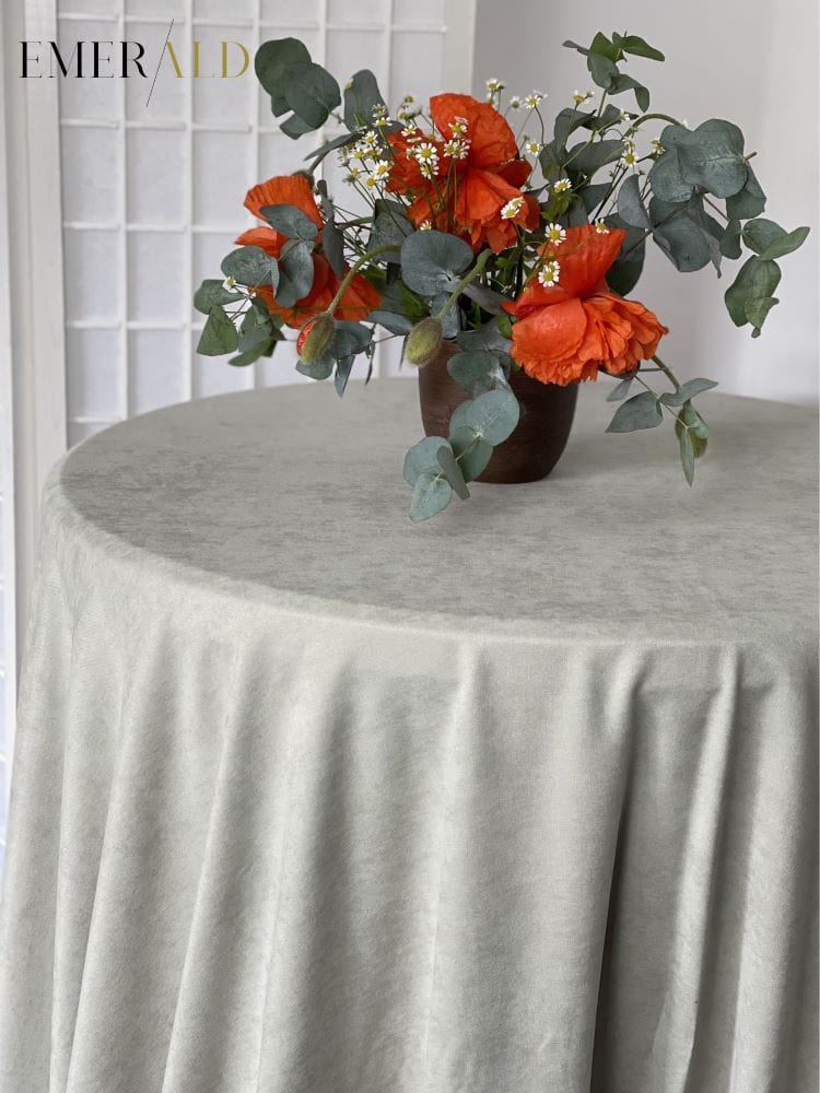 undefined EmeraldLT Šviesiai pilkos spalvos staltiesė (audinys matinis veliūras)  EmeraldLT.