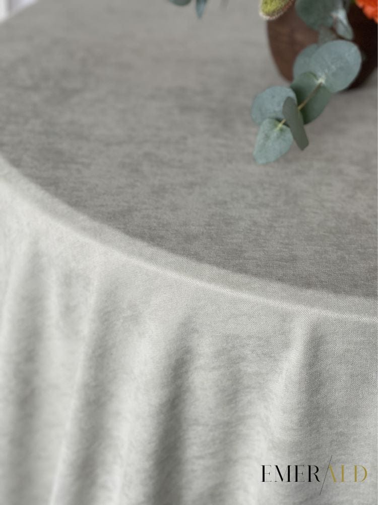 undefined EmeraldLT Šviesiai pilkos spalvos staltiesė (audinys matinis veliūras)  EmeraldLT.