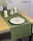 undefined EmeraldLT Samanų spalvos veliūrinis pietų stalo takelis  EmeraldLT.