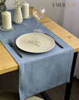 undefined EmeraldLT Dūminės mėlynos spalvos veliūrinis pietų stalo takelis  EmeraldLT.