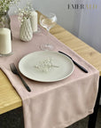 undefined EmeraldLT Pelenų rožinės spalvos veliūrinis pietų stalo takelis  EmeraldLT.
