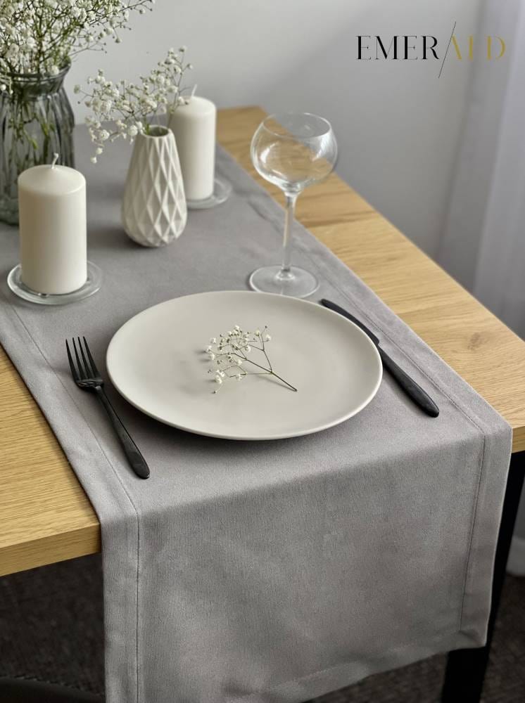 undefined EmeraldLT Pilkos spalvos veliūrinis pietų stalo takelis  EmeraldLT.