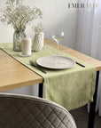 undefined EmeraldLT Alyvuogių spalvos veliūrinis pietų stalo takelis  EmeraldLT.