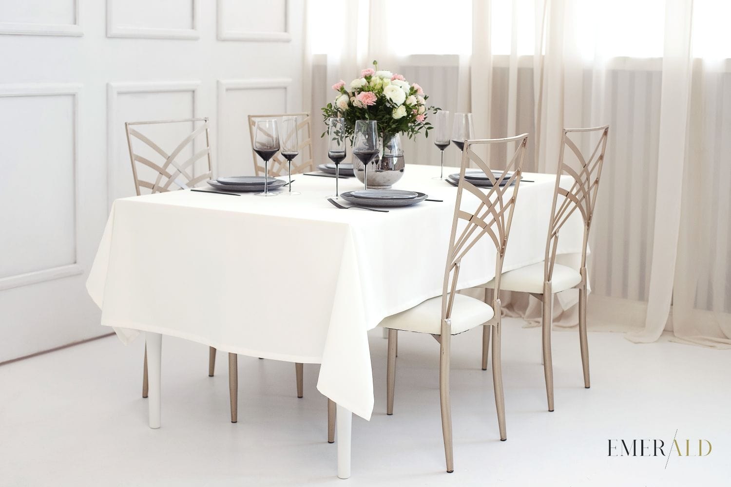 pieno baltumo stalties namams