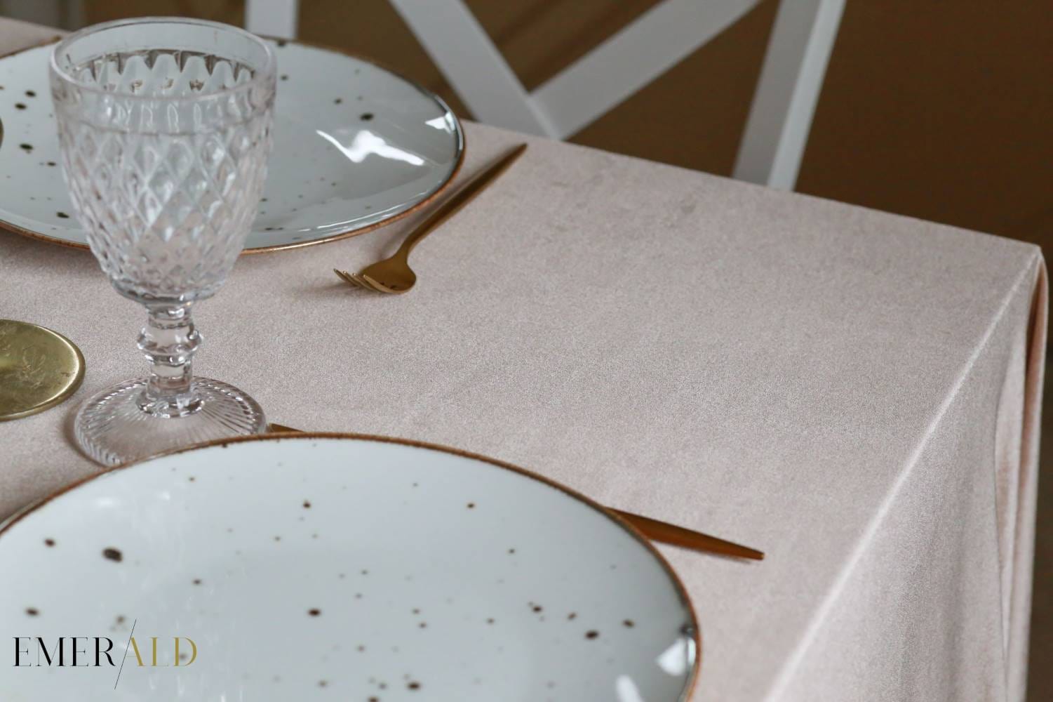 undefined EmeraldLT Aksominė balintos kavos spalvos Staltiesė Aksominė staltiesė EmeraldLT.