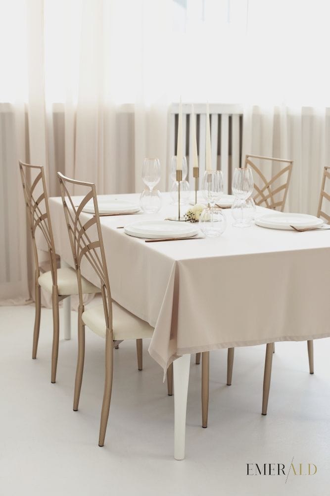 Smeliu spalvos klasikine staltiese